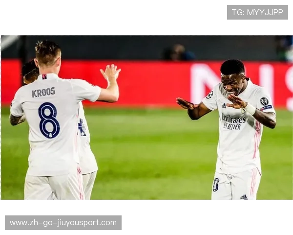 石家庄功夫牛梓屹长传转移,皮球精准落到边线脚下 石家庄功夫牛梓屹长传转移,皮球精准落到边线脚下